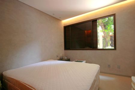 Apartamento à venda com 275m², 4 quartos e 3 vagasSuite 2