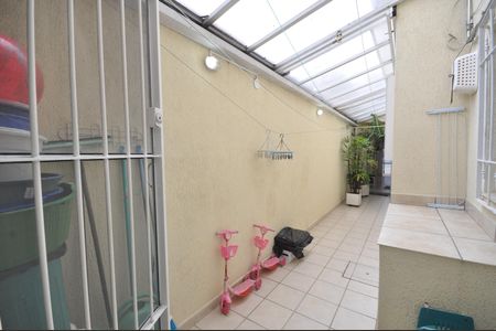 Casa à venda com 100m², 3 quartos e 2 vagasQuintal