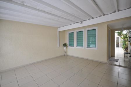 Casa à venda com 100m², 3 quartos e 2 vagasGaragem