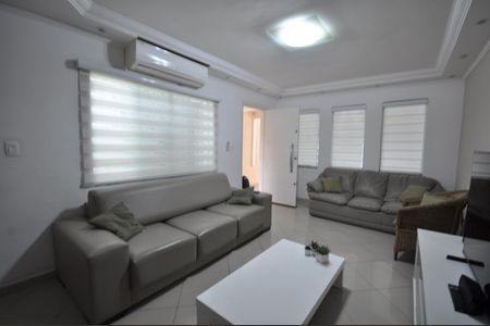 Casa à venda com 100m², 3 quartos e 2 vagasSala