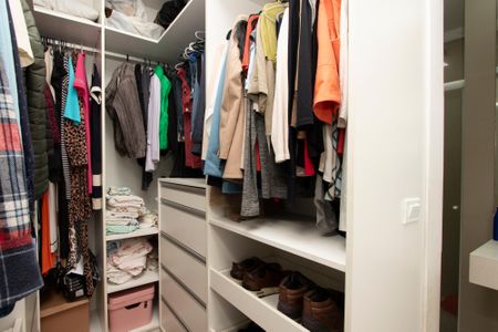 Casa à venda com 154m², 3 quartos e 2 vagas Casa à venda com 154m², 3 quartos e 2 vagasCloset da Suíte 1