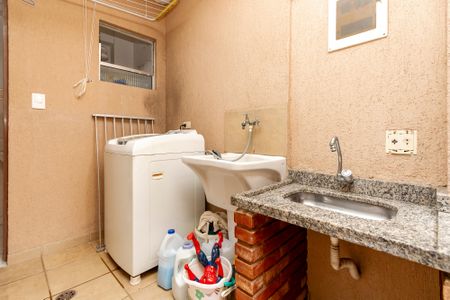 Casa à venda com 154m², 3 quartos e 2 vagas Casa à venda com 154m², 3 quartos e 2 vagasLavanderia