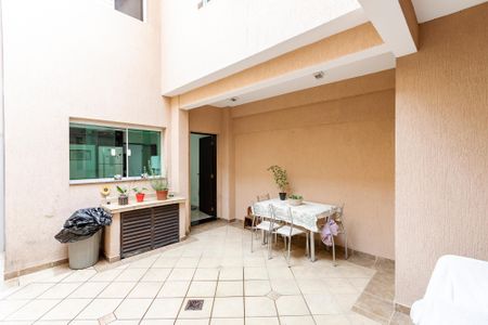 Casa à venda com 154m², 3 quartos e 2 vagas Casa à venda com 154m², 3 quartos e 2 vagasQuintal