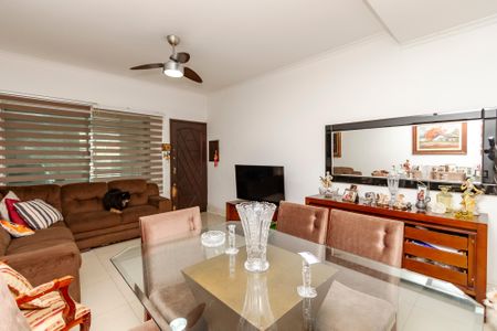 Casa à venda com 154m², 3 quartos e 2 vagas Casa à venda com 154m², 3 quartos e 2 vagasSala