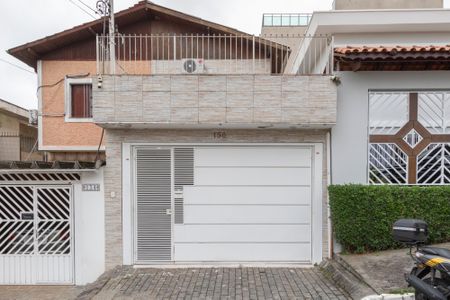 Casa à venda com 154m², 3 quartos e 2 vagas Casa à venda com 154m², 3 quartos e 2 vagasFachada