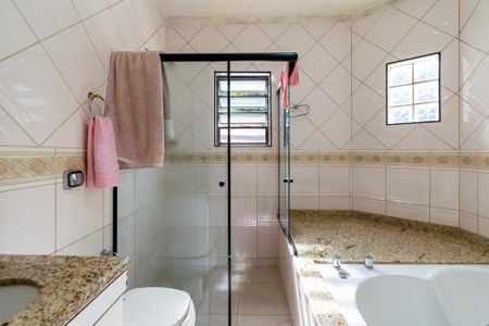 Casa à venda com 298m², 4 quartos e 3 vagasBanheiro da Suíte 1