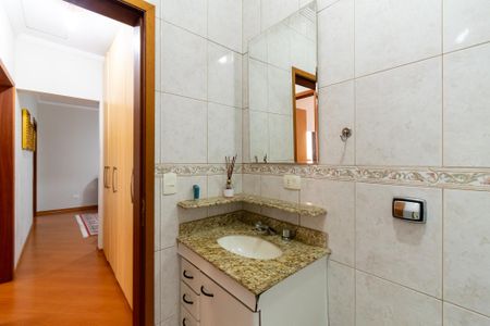 Casa à venda com 298m², 4 quartos e 3 vagasBanheiro Social