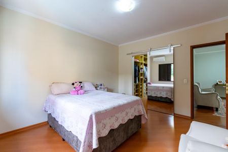 Casa à venda com 298m², 4 quartos e 3 vagasSuíte 2