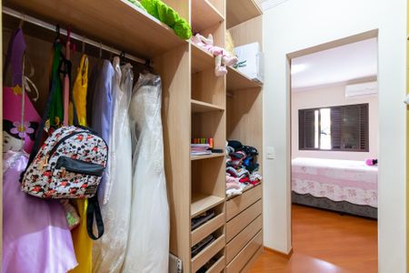 Casa à venda com 298m², 4 quartos e 3 vagasCloset da Suíte 2