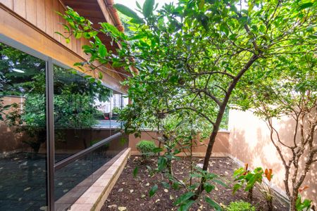 Casa à venda com 298m², 4 quartos e 3 vagasVista da Sala de TV