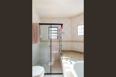 Casa à venda com 298m², 4 quartos e 3 vagasBanheiro da Suíte 1