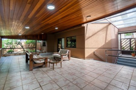 Casa à venda com 298m², 4 quartos e 3 vagasVaranda