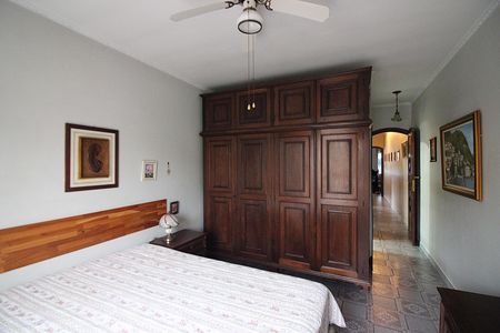 Casa à venda com 220m², 4 quartos e 2 vagasSuíte