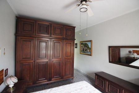 Casa à venda com 220m², 4 quartos e 2 vagasSuíte