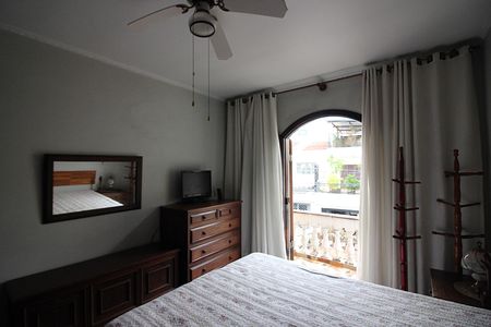 Casa à venda com 220m², 4 quartos e 2 vagasSuíte