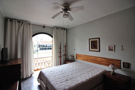 Casa à venda com 220m², 4 quartos e 2 vagasSuíte