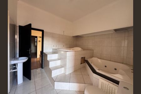 Casa à venda com 472m², 6 quartos e 15 vagas Casa à venda com 472m², 6 quartos e 15 vagasBanheiro 1