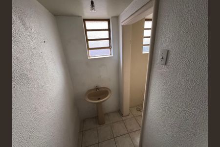 Casa à venda com 472m², 6 quartos e 15 vagas Casa à venda com 472m², 6 quartos e 15 vagasBanheiro de Serviço