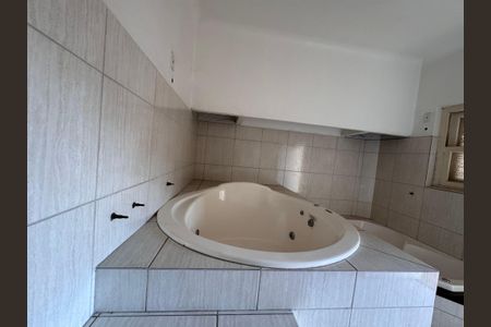 Casa à venda com 472m², 6 quartos e 15 vagas Casa à venda com 472m², 6 quartos e 15 vagasBanheiro 1