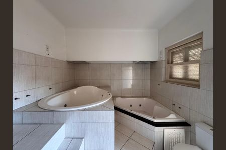 Casa à venda com 472m², 6 quartos e 15 vagas Casa à venda com 472m², 6 quartos e 15 vagasBanheiro 1