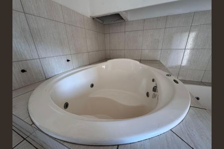 Casa à venda com 472m², 6 quartos e 15 vagas Casa à venda com 472m², 6 quartos e 15 vagasBanheiro 1