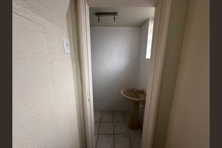 Casa à venda com 472m², 6 quartos e 15 vagas Casa à venda com 472m², 6 quartos e 15 vagasBanheiro de Serviço