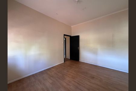 Casa à venda com 472m², 6 quartos e 15 vagas Casa à venda com 472m², 6 quartos e 15 vagasQuarto 4
