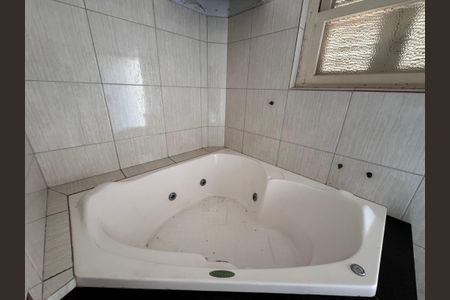 Casa à venda com 472m², 6 quartos e 15 vagas Casa à venda com 472m², 6 quartos e 15 vagasBanheiro 1