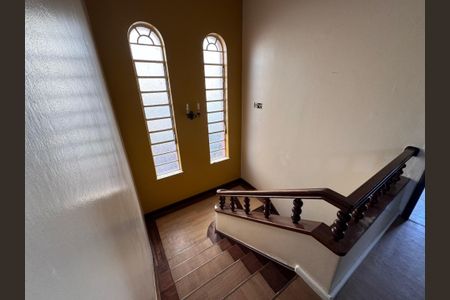 Casa à venda com 472m², 6 quartos e 15 vagas Casa à venda com 472m², 6 quartos e 15 vagasEscadas
