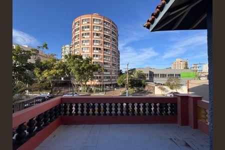 Casa à venda com 472m², 6 quartos e 15 vagas Casa à venda com 472m², 6 quartos e 15 vagasVaranda 2