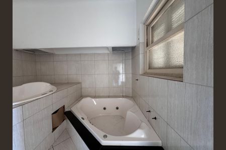 Casa à venda com 472m², 6 quartos e 15 vagas Casa à venda com 472m², 6 quartos e 15 vagasBanheiro 1