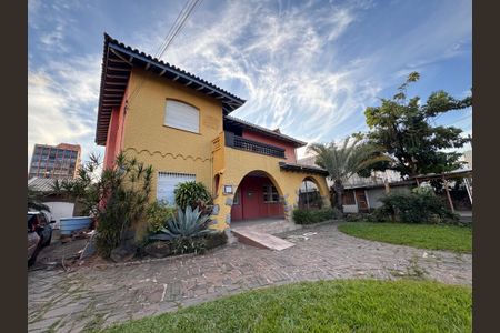 Casa à venda com 472m², 6 quartos e 15 vagas Casa à venda com 472m², 6 quartos e 15 vagasÁrea comum
