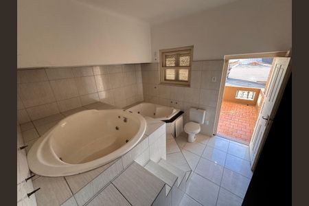 Casa à venda com 472m², 6 quartos e 15 vagas Casa à venda com 472m², 6 quartos e 15 vagasBanheiro 1