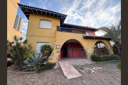 Casa à venda com 472m², 6 quartos e 15 vagas Casa à venda com 472m², 6 quartos e 15 vagasÁrea comum