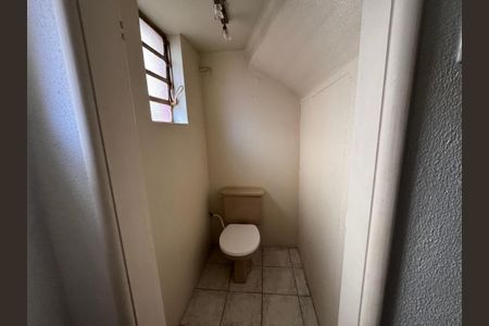 Casa à venda com 472m², 6 quartos e 15 vagas Casa à venda com 472m², 6 quartos e 15 vagasBanheiro de Serviço