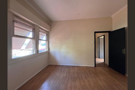 Casa à venda com 472m², 6 quartos e 15 vagas Casa à venda com 472m², 6 quartos e 15 vagasQuarto 4