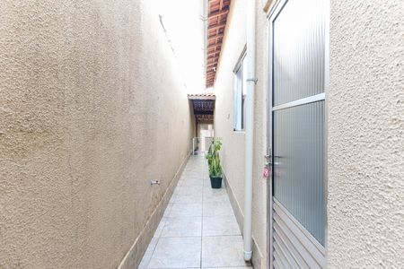 Casa à venda com 230m², 3 quartos e 2 vagas Casa à venda com 230m², 3 quartos e 2 vagasCorredor Externo Casa 1