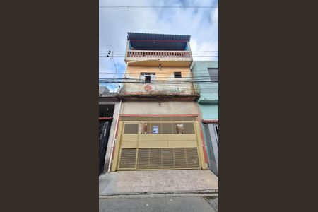 Casa à venda com 173m², 3 quartos e 2 vagas Casa à venda com 173m², 3 quartos e 2 vagasFachada + Placa