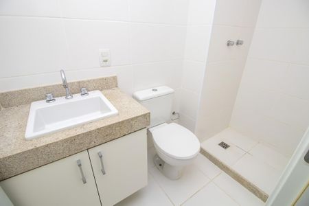 Apartamento à venda com 70m², 2 quartos e 1 vaga Apartamento à venda com 70m², 2 quartos e 1 vagaBanheiro da Suíte 1