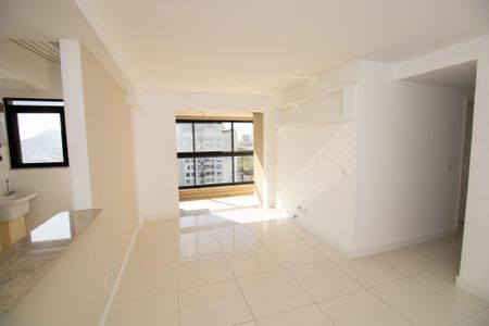 Apartamento à venda com 70m², 2 quartos e 1 vaga Apartamento à venda com 70m², 2 quartos e 1 vagaSala