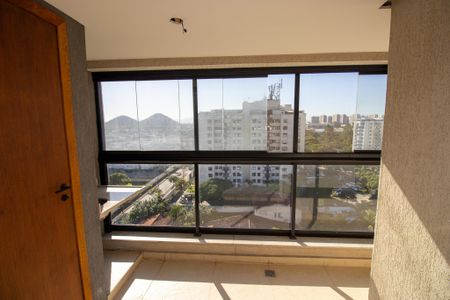 Apartamento à venda com 70m², 2 quartos e 1 vaga Apartamento à venda com 70m², 2 quartos e 1 vagaVaranda