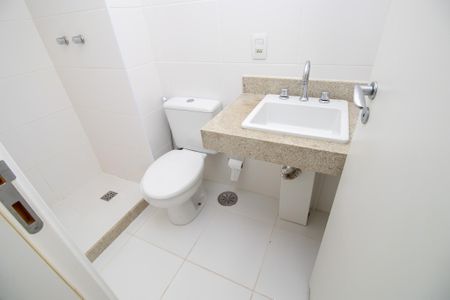 Apartamento à venda com 70m², 2 quartos e 1 vaga Apartamento à venda com 70m², 2 quartos e 1 vagaBanheiro da Suíte 2