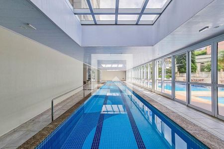 Apartamento à venda com 96m², 3 quartos e 2 vagas Apartamento à venda com 96m², 3 quartos e 2 vagasÁrea comum - Piscina Coberta