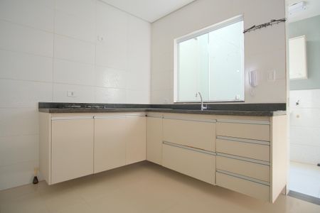Cozinha de casa de condomínio à venda com 2 quartos, 110m² em Vila Carrão, São Paulo