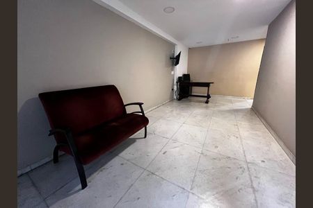 Apartamento à venda com 70m², 2 quartos e 1 vaga Apartamento à venda com 70m², 2 quartos e 1 vagaHall