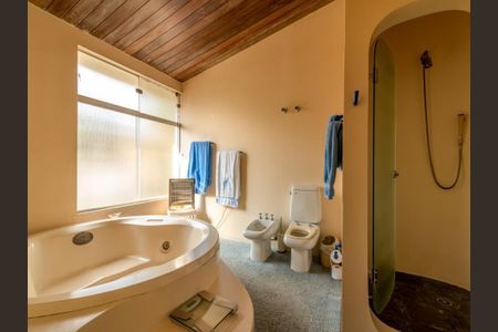 Casa à venda com 690m², 4 quartos e 3 vagas