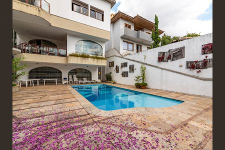 Casa à venda com 690m², 4 quartos e 3 vagas