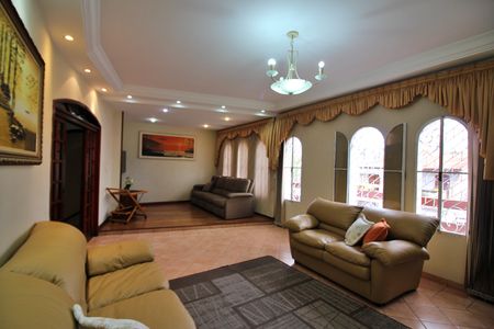 Casa à venda com 372m², 4 quartos e NaN vagasSala