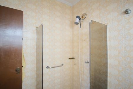 Casa à venda com 320m², 4 quartos e 5 vagasBanheiro da Suíte 2