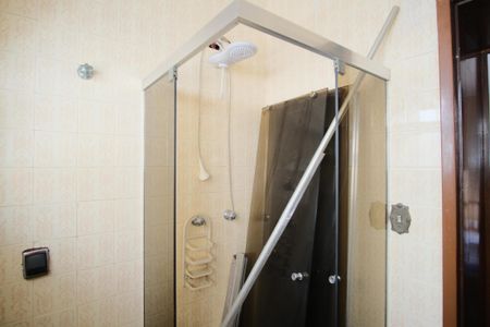 Casa à venda com 320m², 4 quartos e 5 vagasBanheiro da Suíte 1